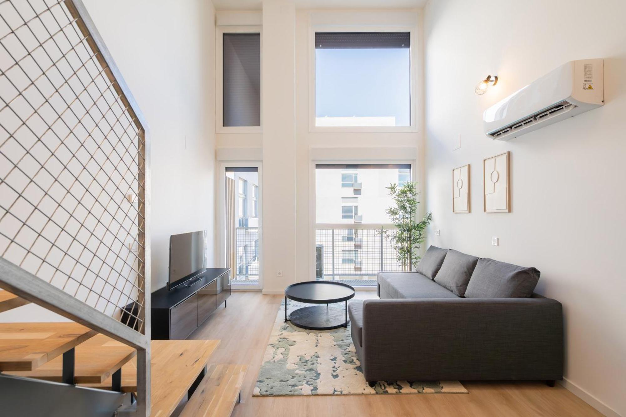 Apartamento Loft Reformado Industrial Con Garaje Alquiler Temporal Madrid Exterior foto